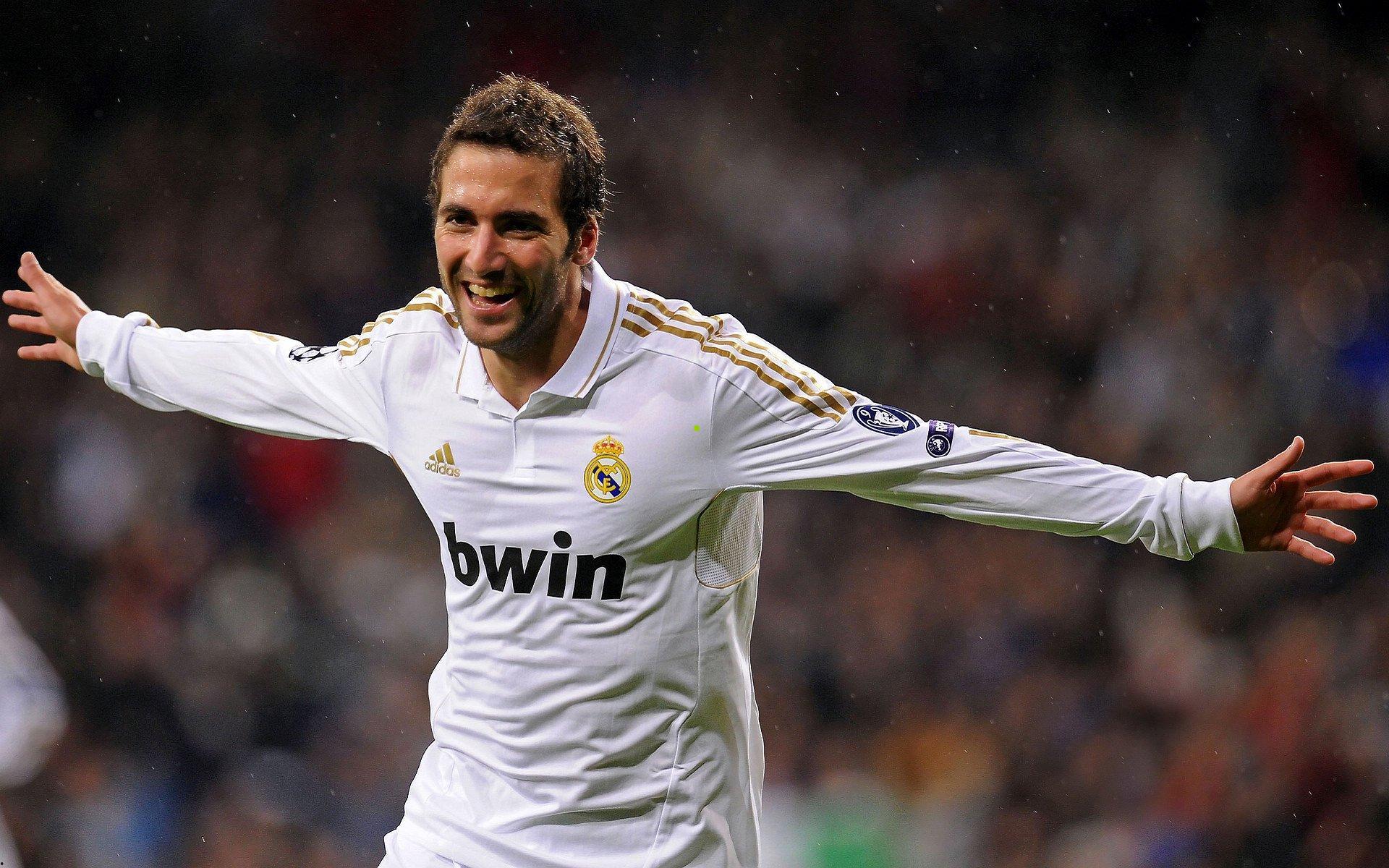 奥斯卡坦言，外界对中超存偏见，我此刻肩负更多责任