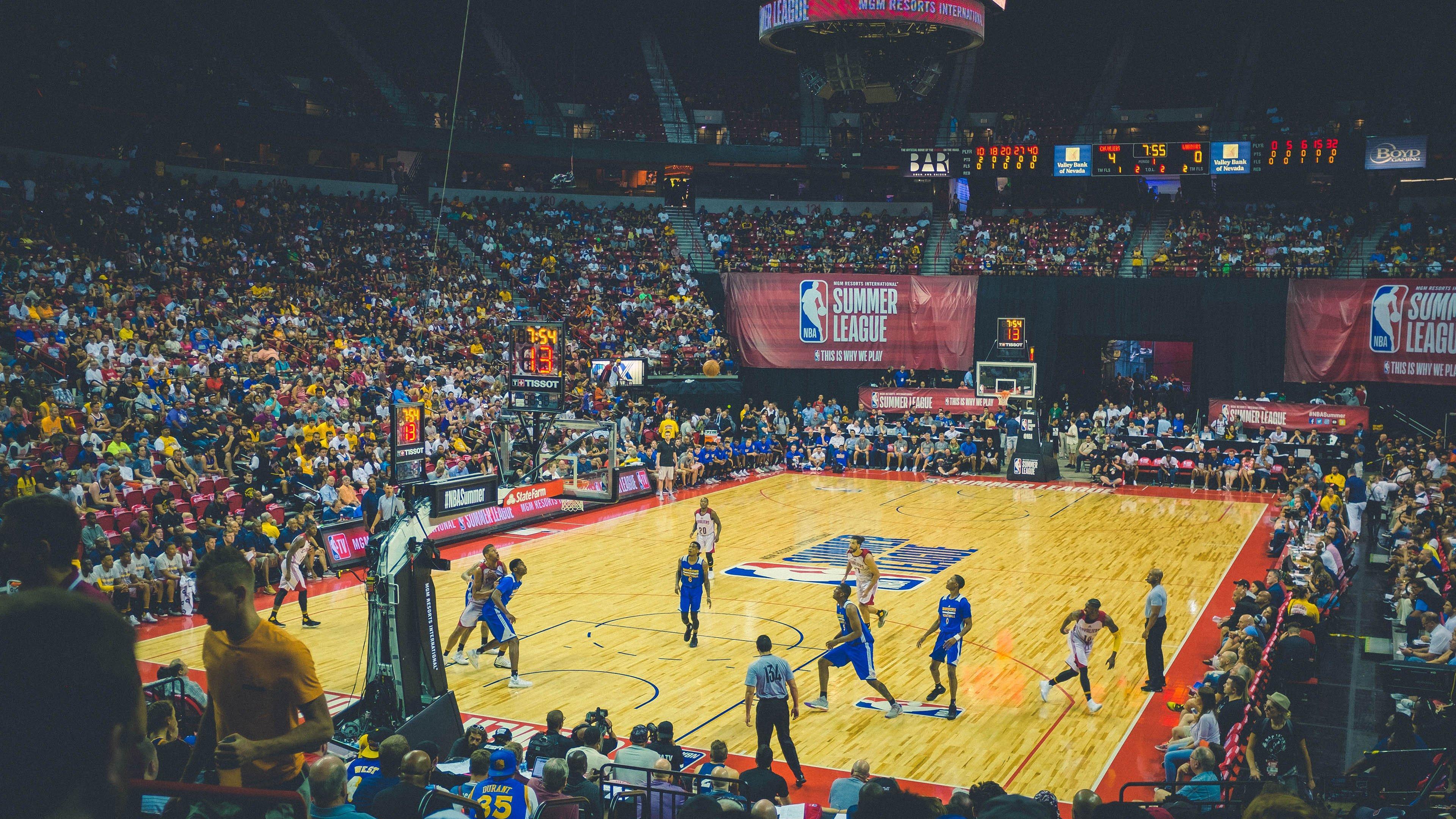 姆巴佩独中四元震撼欧冠赛场，射手榜独占鳌头引领新时代